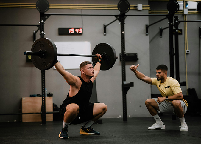 Agachamento como fazer corretamente com postura certa no treino de pernas