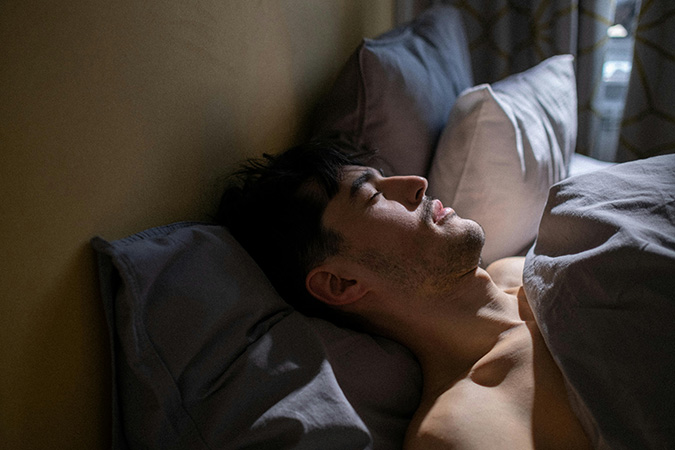 Dormir pouco atrapalha hipertrofia e recuperação muscular